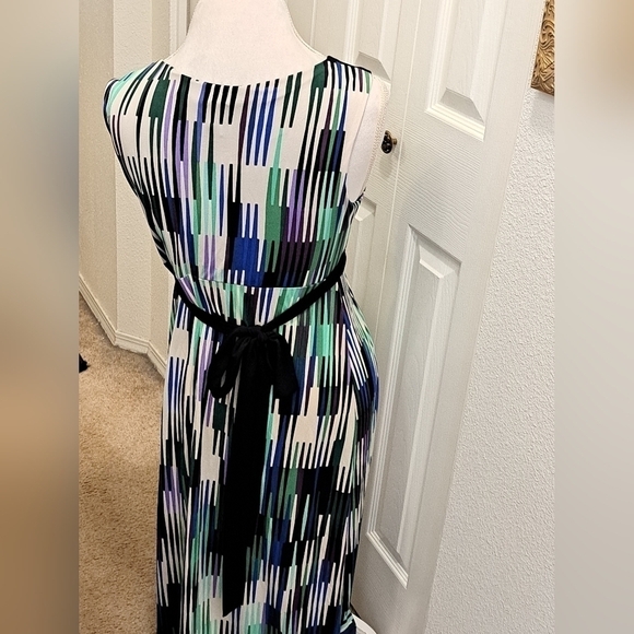 Maggy London V-Neck Maxi Dress Size 10 - Picture 3 of 8